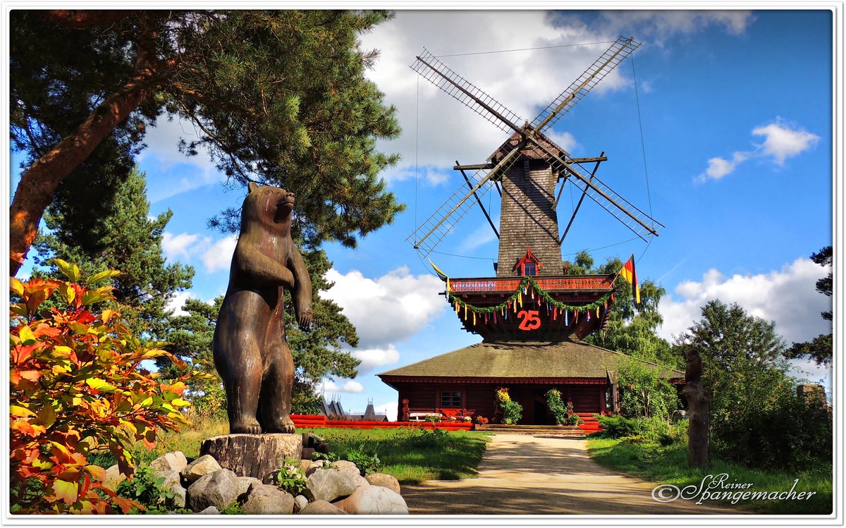 Windmhle Natascha aus der Ukraine , im Mhlen-Park Gifhorn Niedersachsen. September 2013. 