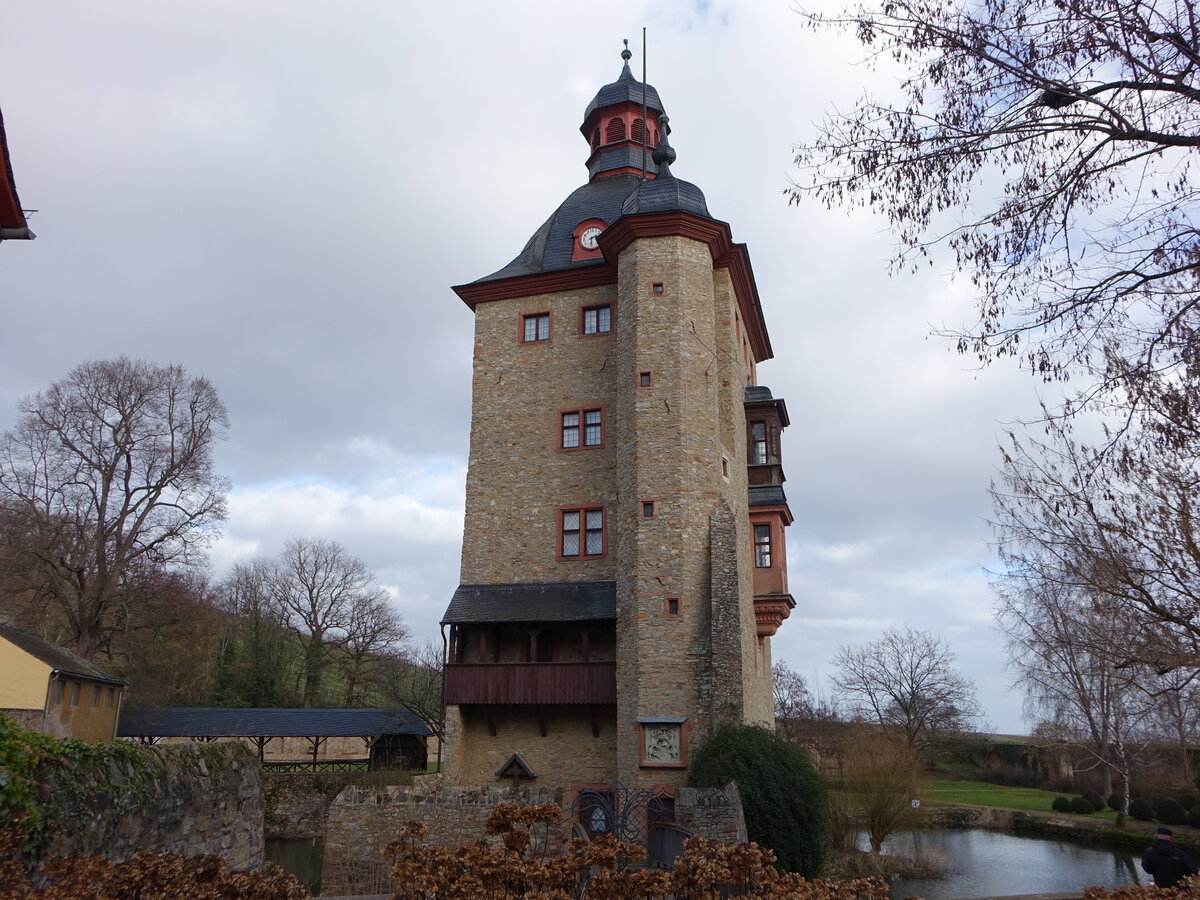Winkel, Wohnturm aus dem 14. Jahrhundert am Schloss Vollrads (30.01.2022)