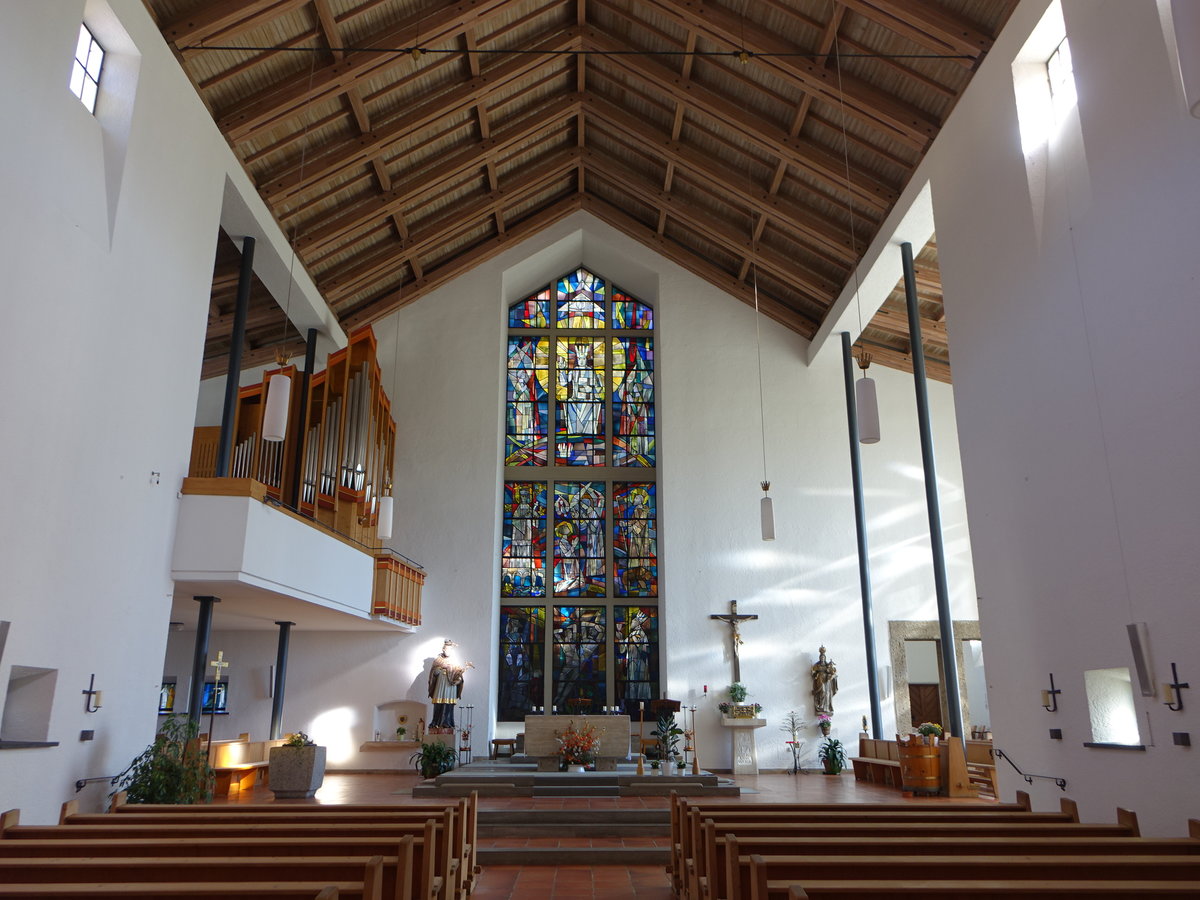 Winkl, Innenraum der kath. Pfarrkirche St. Johann Nepomuk, Altar von Hans Richter (10.11.2018)