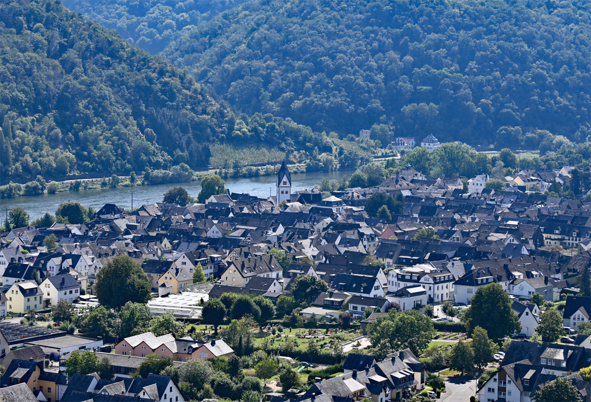 Winningen an der Mosel vom Weinberg aus aufgenommen - 08.09.2021