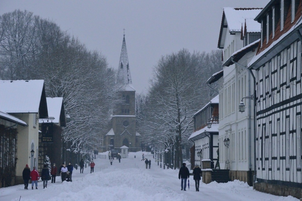 Winterliche Impression vom 26.1.2014 aus Bad Driburg.
Blick von der Trinkhalle auf die evangelische Kirche.
