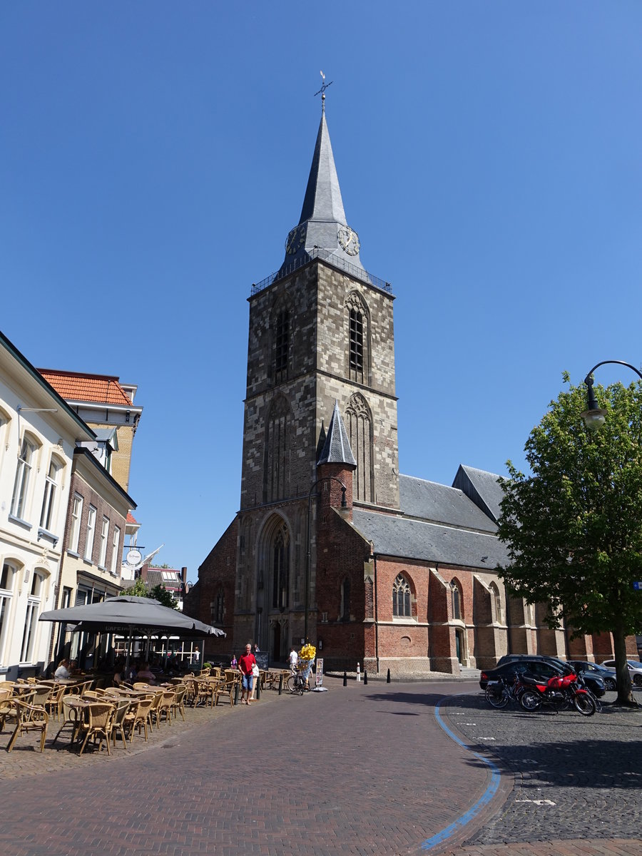 Winterswijk, St. Jacob Kirche, erbaut ab 1225, Chor um 1400, Kirchturm erbaut 1507 (08.05.2016)