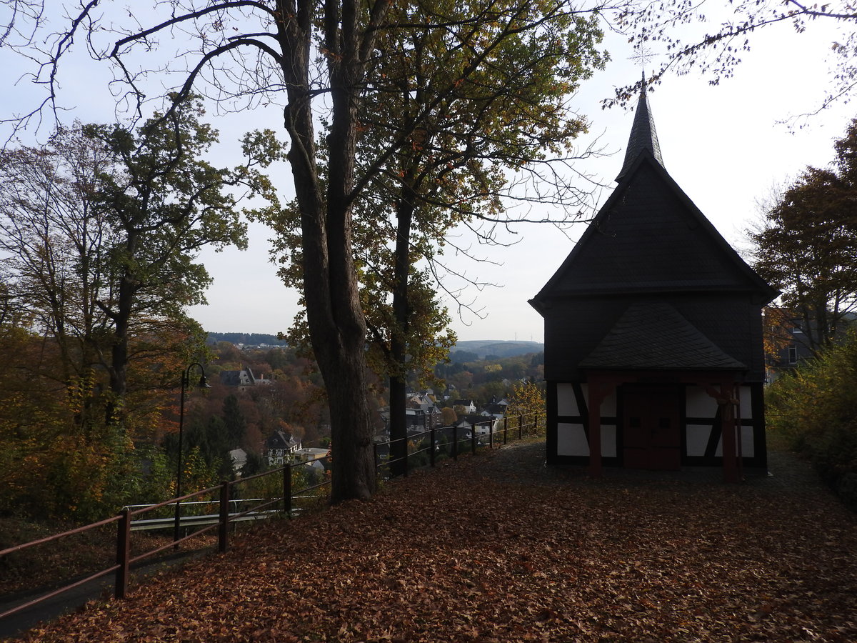 WISSEN an der SIEG-Stadtteil SCHNSTEIN
Im Herbst 2016,am 14.11.2016,fllt der Blick vom Vorplatz der HEISTERKAPELLE der
St. Sebastianus-Schtzenbruderschaft hinab ins SIEGTAL und Schloss Schnstein...