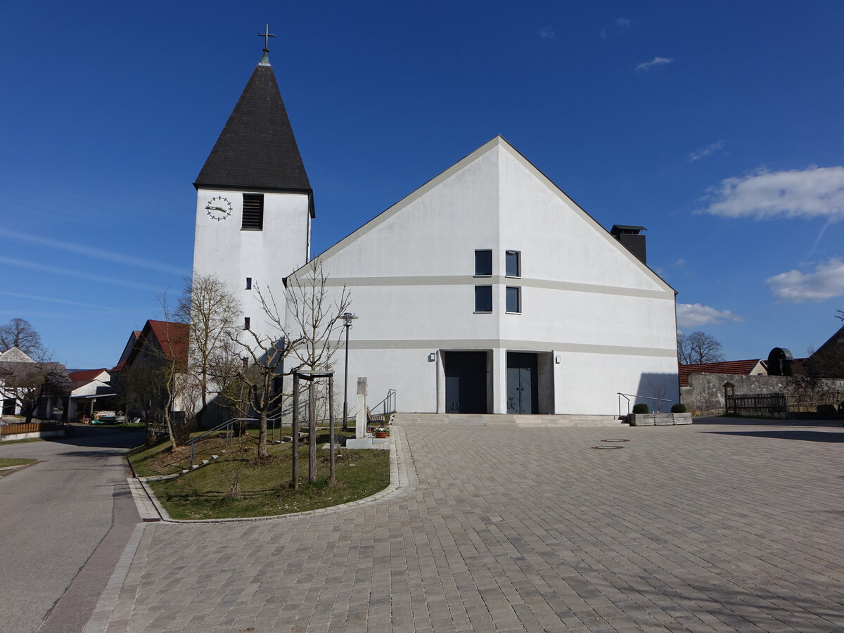 Wissing, Pfarrkirche Maria Himmelfahrt, erbaut von 1966 bis 1967 (26.03.2017)