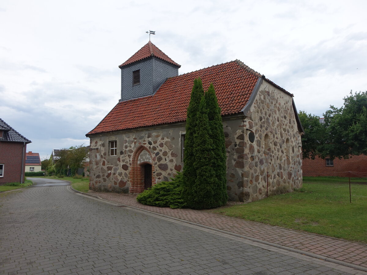 Wistedt, evangelische Kirche, Feldsteinbau aus dem 15. Jahrhundert (20.06.2026)