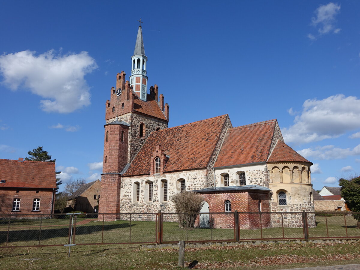 Wittbrietzen, evangelische Kirche, sp�tromanische Feldsteinkirche, erbaut von 1226 bis 1250, Umbau 1847 (12.03.2026)