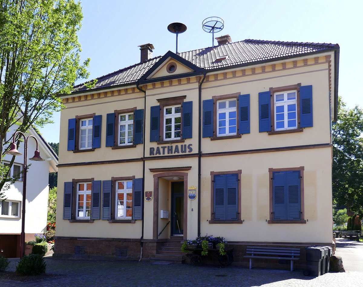 Wittelbach, das Rathaus des ca. 650 Einwohner zhlenden Ortes, einem Ortsteil von Seelbach im Schuttertal/mittlerer Schwarzwald, das Gebude wurde 1883 als Rat-und Schulhaus erbaut, Juli 2020 