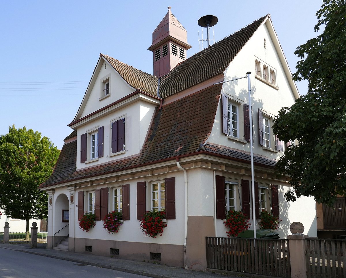 Wittenweier, Ortsteil von Schwanau in der Ortenau, das Rathaus der ca. 600 Einwohner zhlenden Gemeinde in der Rheinebene, Sept.2020