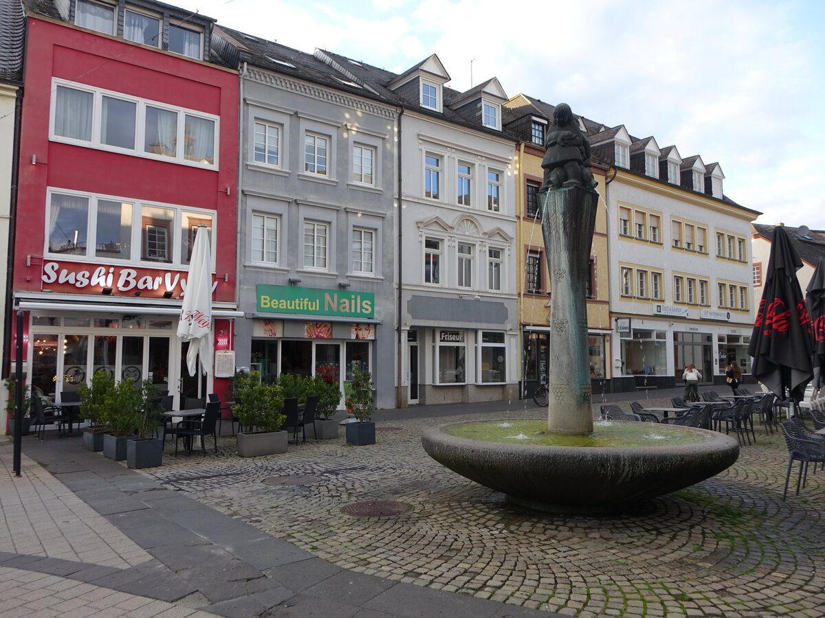 Wittlich, H�user und Brunnen am Pariser Platz (09.10.2025)