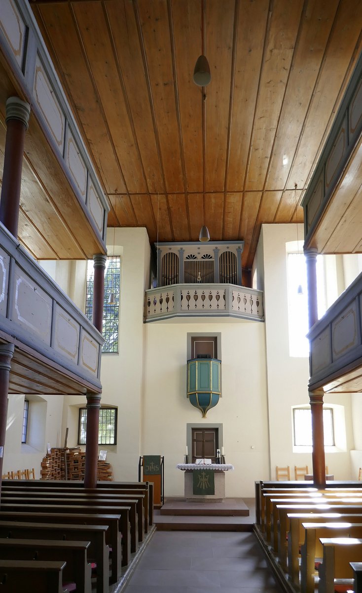 Wittlingen, Blick zum Altar und zur Orgel in der evangelischen Kirche, Sept.2020