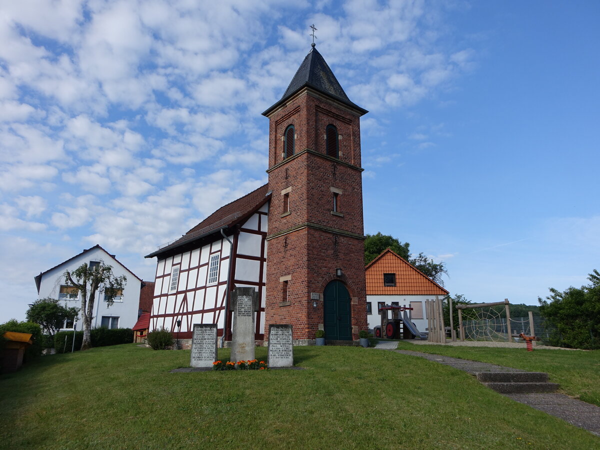 Wlfterode, evangelische Kirche, erbaut 1715, Kirchturm von 1900 (03.06.2022)