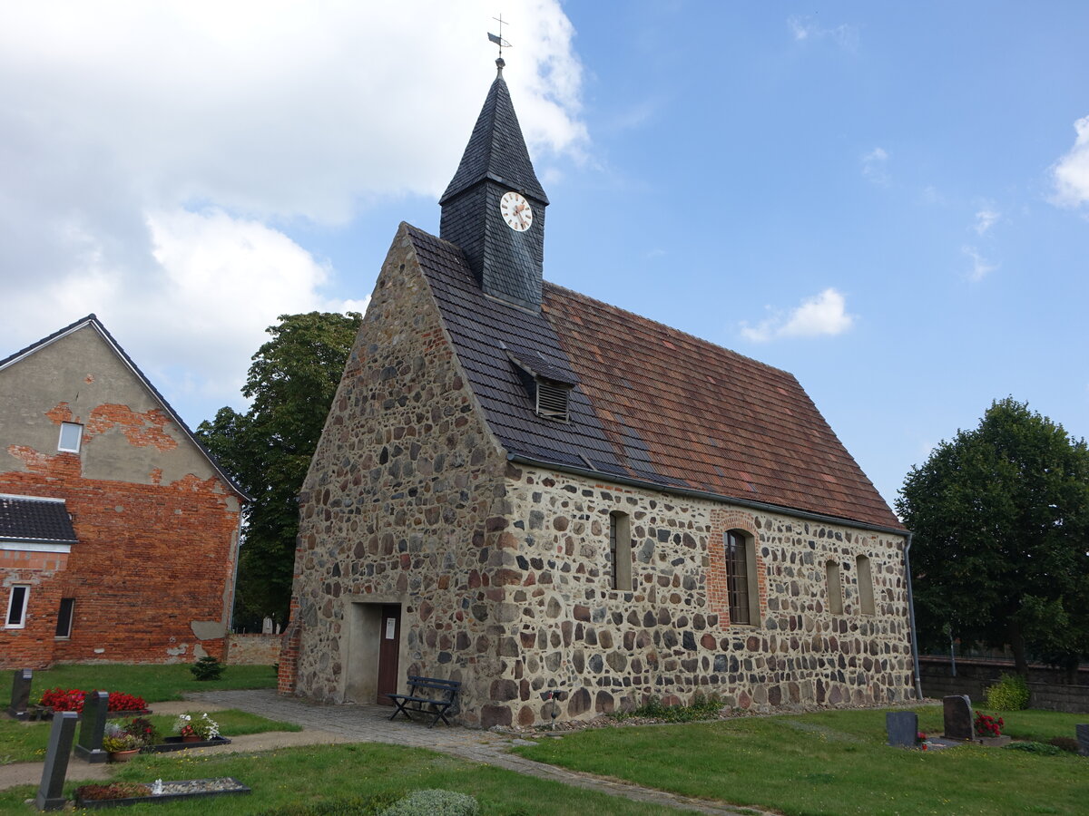 W�lmsdorf, evangelische Kirche, Feldsteinkirche erbaut um 1300 (09.09.2025)