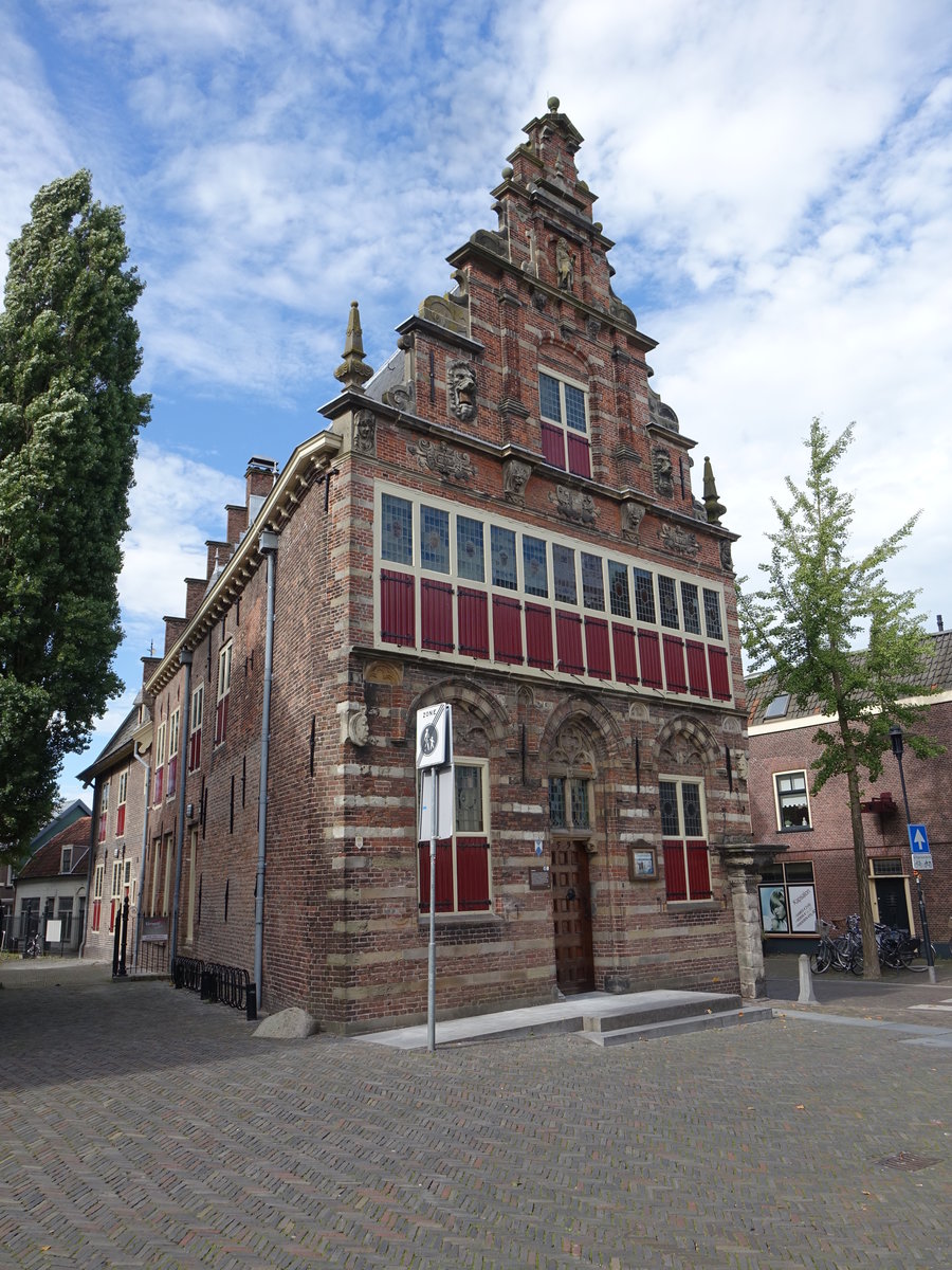 Woerden, altes Rathaus, Untergeschoss erbaut 1501, die obeeren Geschosse entstanden 1614 im Renaissancestil (22.08.2016)