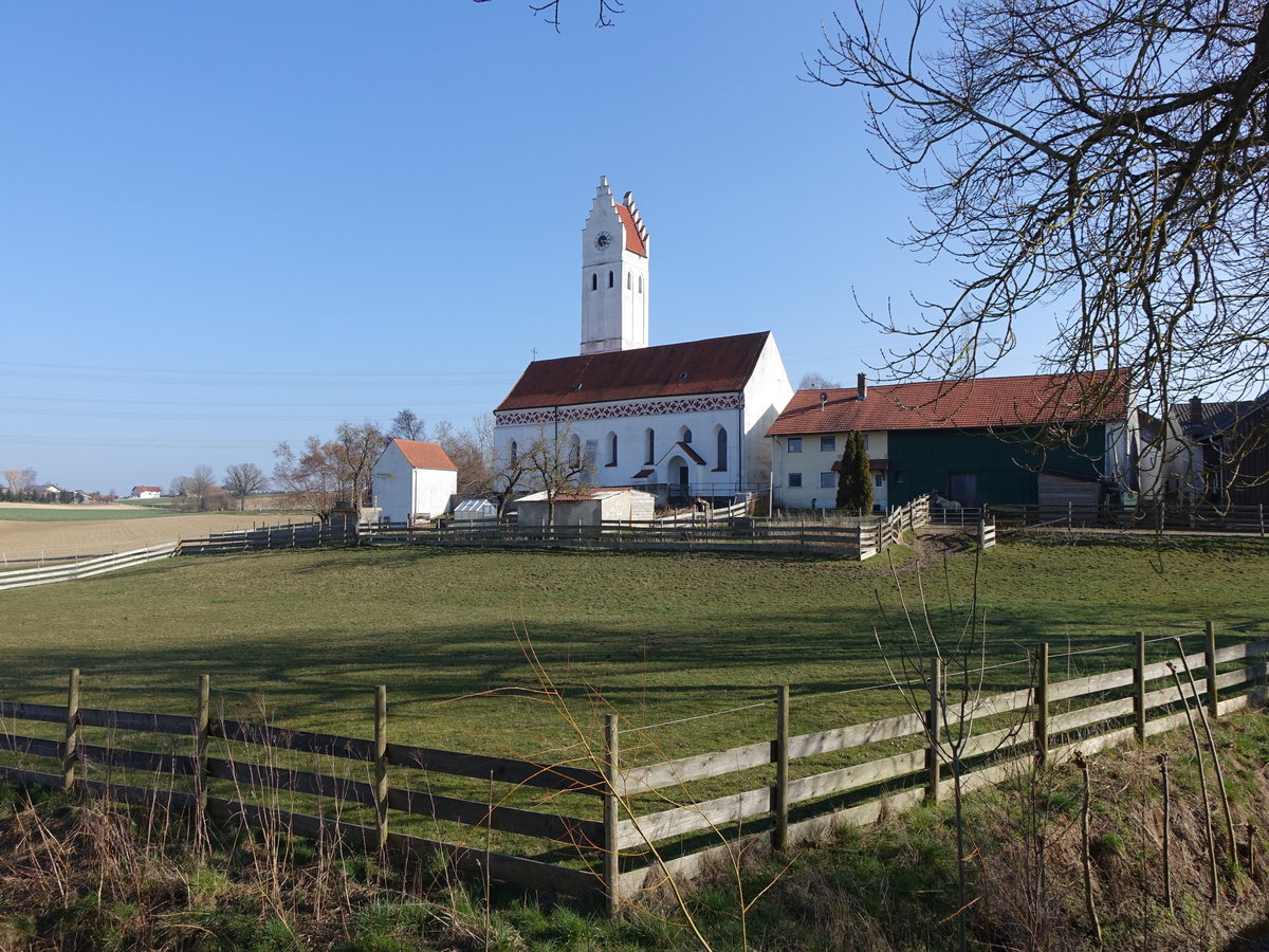 Wrnstorf, kath. St. Stephan Kirche, sptgotische Saalkirche, sdlicher Chorflankenturm, erbaut im 15. Jahrhundert, Langhaus 1923 verlngert (20.03.2016)