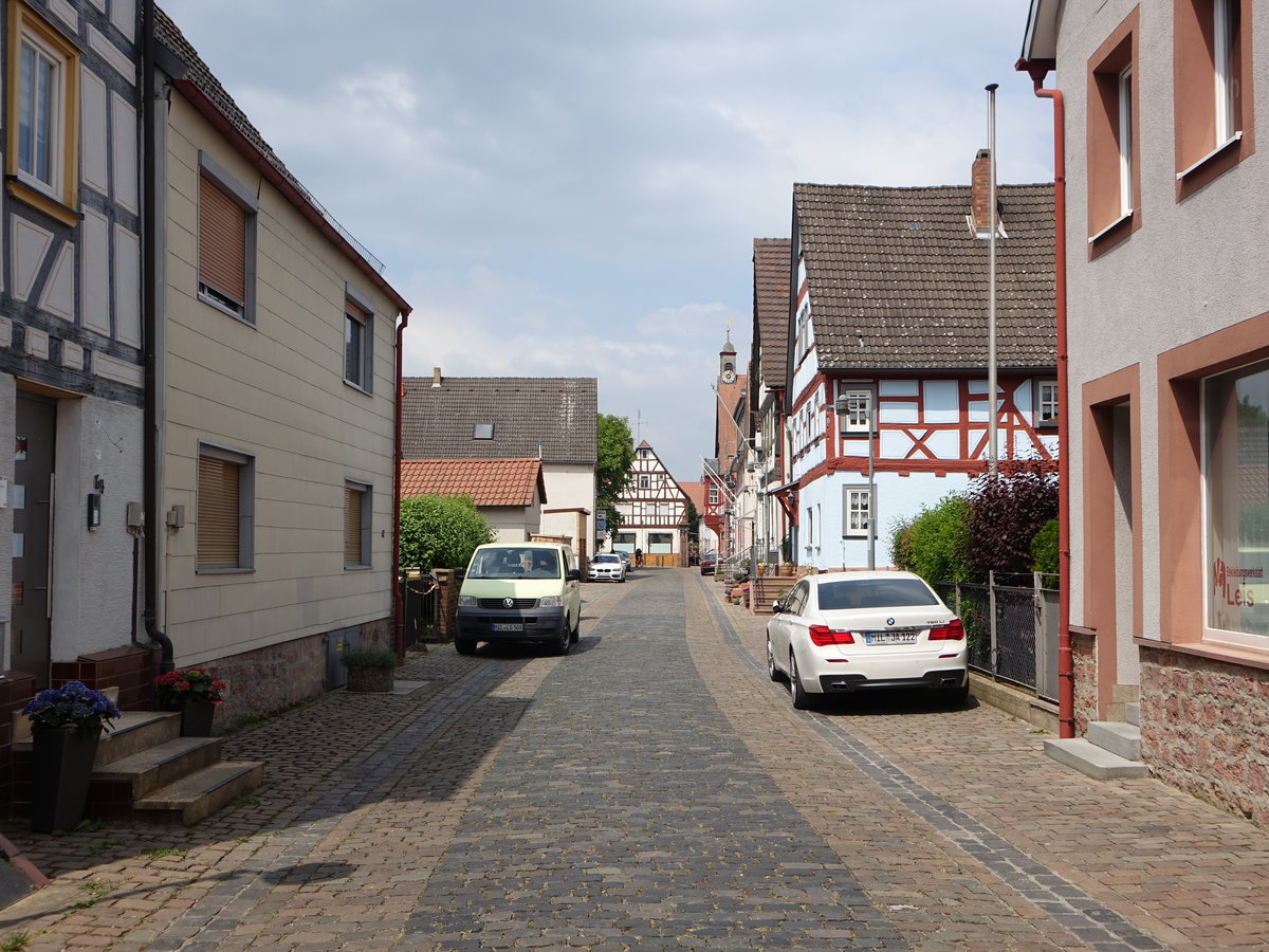 Wrth am Main, Fachwerkhuser in der Luxburgstrae (13.05.2018)