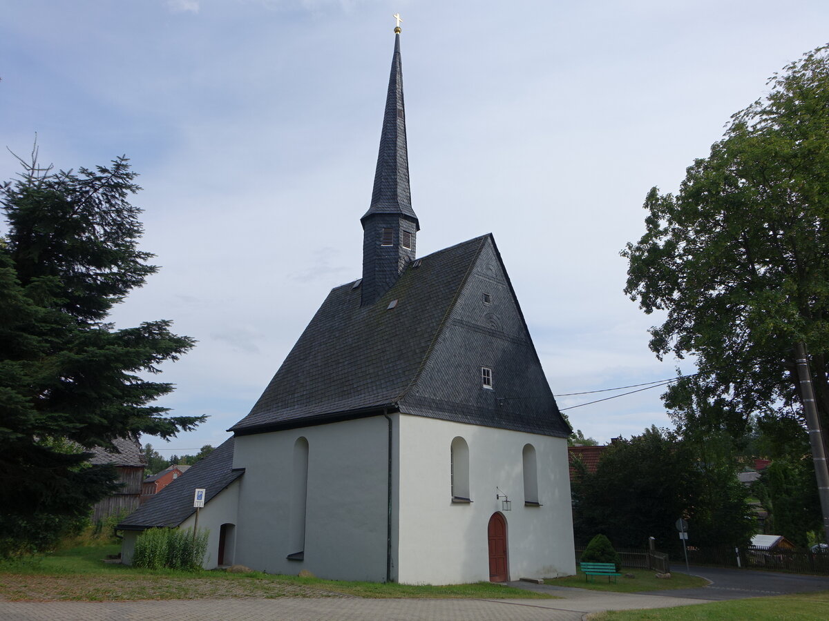 Wohlbach, evangelische St. Marien Kirche, erbaut um 1230, romanische Saalkirche mit hohem Dachreiter (22.07.2023)