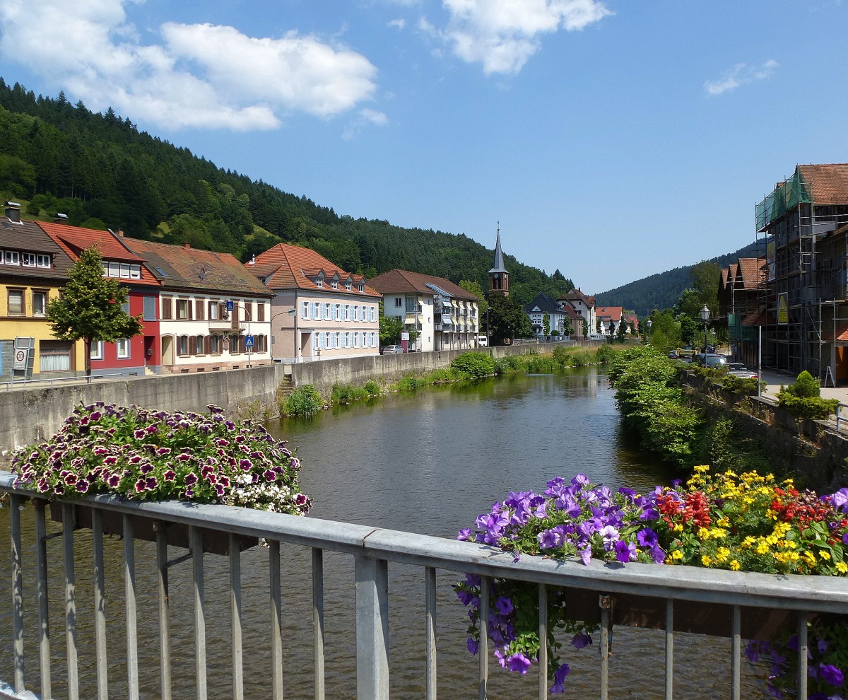 Wolfach, Blick von der Brcke ber die Kinzig, fluaufwrts, Juli 2013