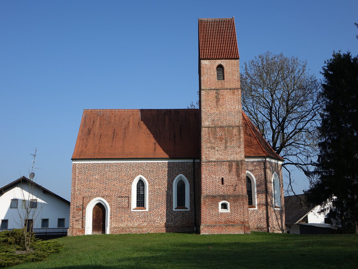 Wolferding, Pfarrkirche St. Georg und Martin, sptgotische Saalkirche, erbaut bis 1498 (09.04.2017)