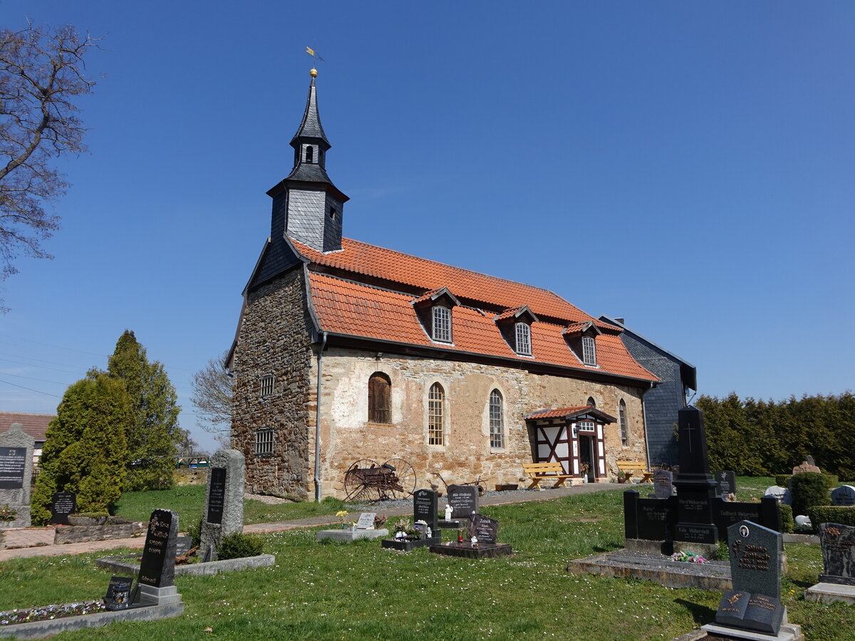 Wolferschwenda, evangelische St. Nicolai Kirche, mittelalterliche Saalkirche mit Dachreiter (07.04.2023)