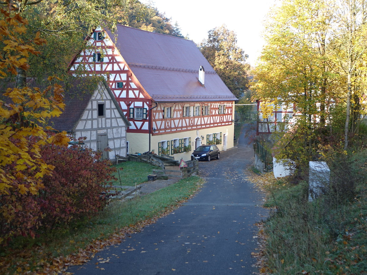 Wolfsberg, Ziegelmhle, zweigeschossiger breit gelagerter Satteldachbau, erbaut Mitte des 18. Jahrhundert (13.10.2018)