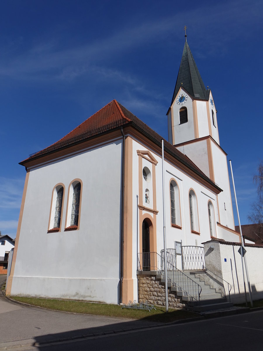 Wolfsbuch, Katholische Pfarrkirche St. Andreas, Saalkirche mit Walmdach, im Kern 15. Jahrhundert, Ausbau 1884/86, Turm romanisch (12.03.2017)