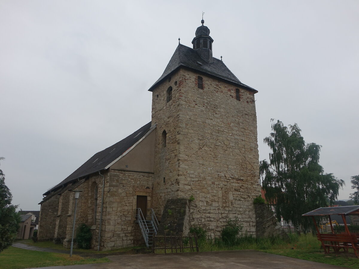 Wolkramshausen, evangelische St. Trinitatis Kirche, erbaut im 14. Jahrhundert (30.06.2023)