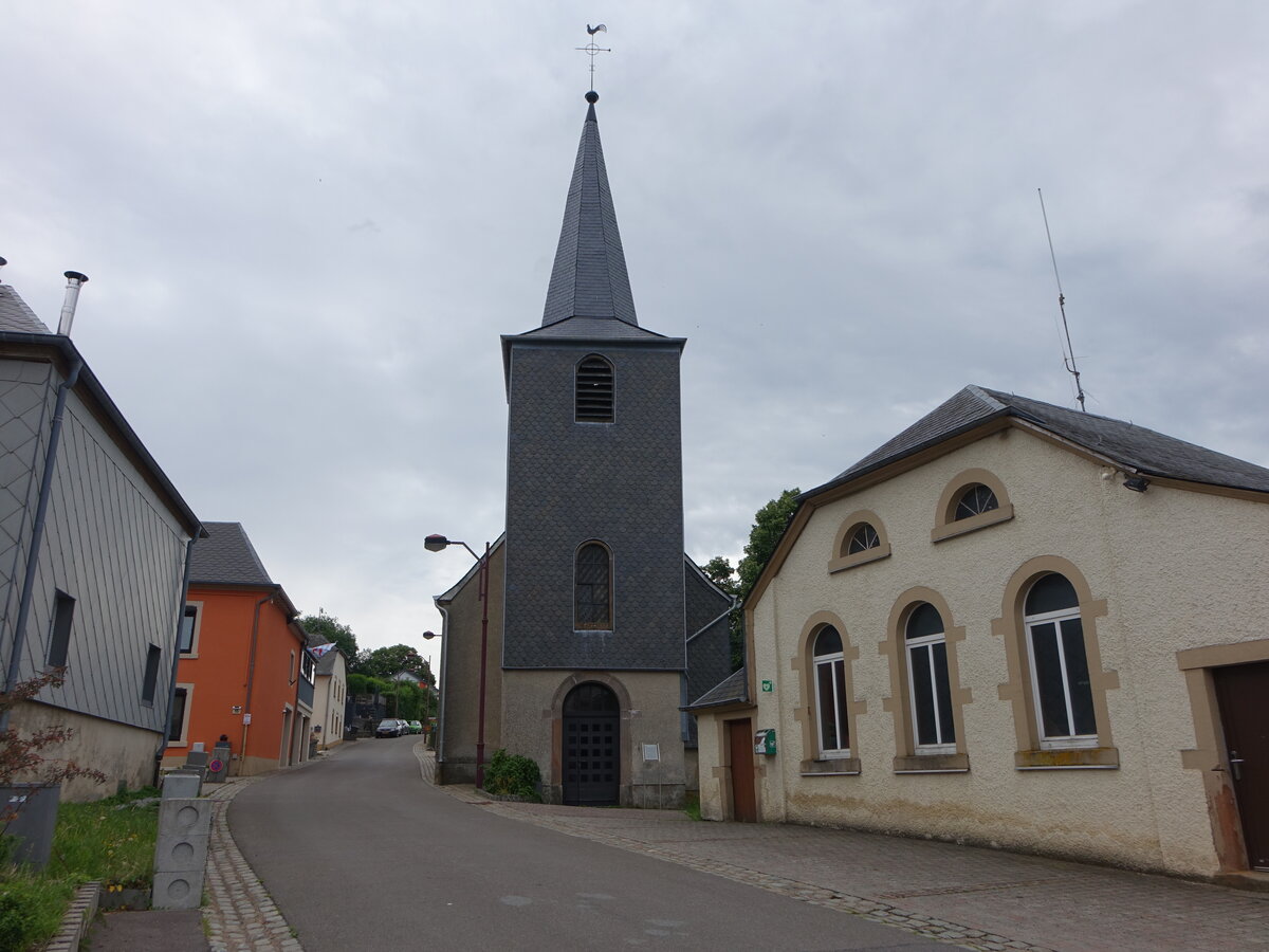 Wolwelingen, Pfarrkirche St. Peter und Paul in der Rue de Eglise, erbaut 1785 (22.06.2022)