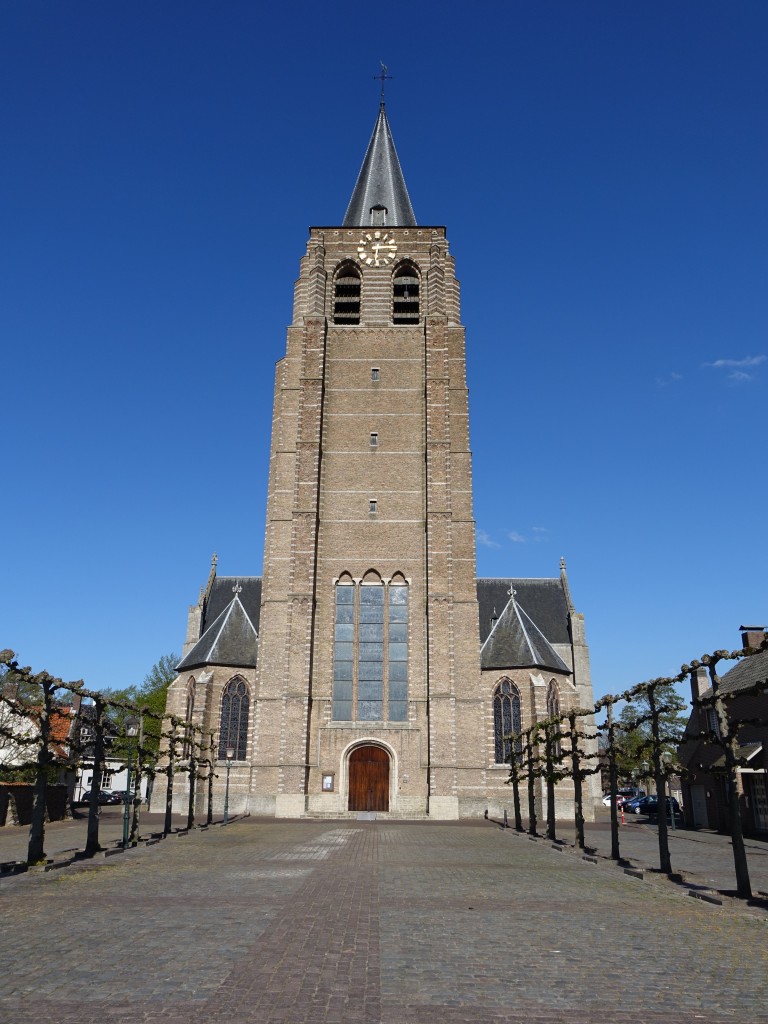 Wouw, St. Lambertus Kirche, erbaut ab 1270, Kirchturm von 1480 (30.04.2015)