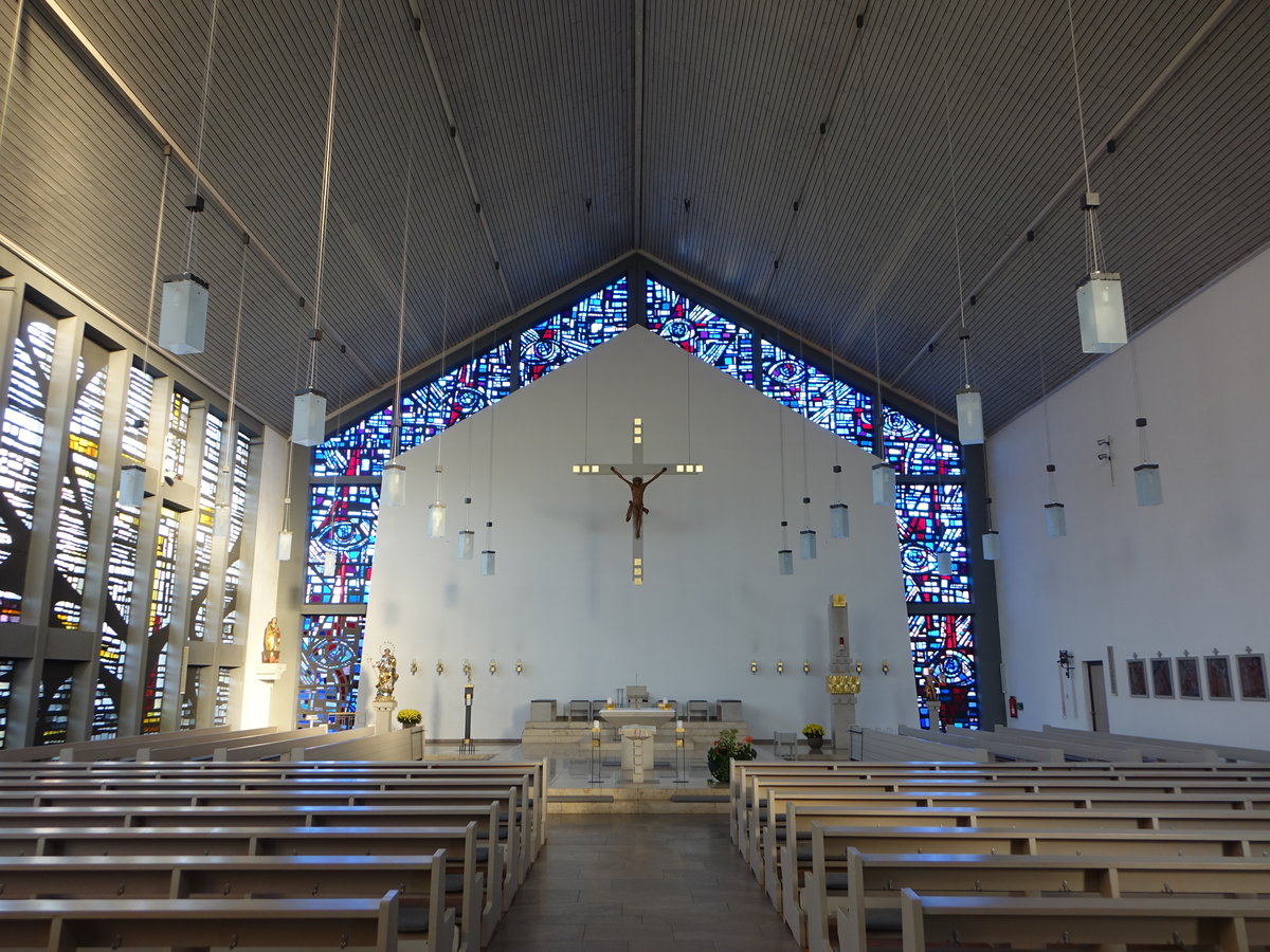 Wlfershausen, Innenraum der St. Vitus Kirche, erbaut von 1962 bis 1963 durch den Architekten Erwin van Aaken (15.10.2018)