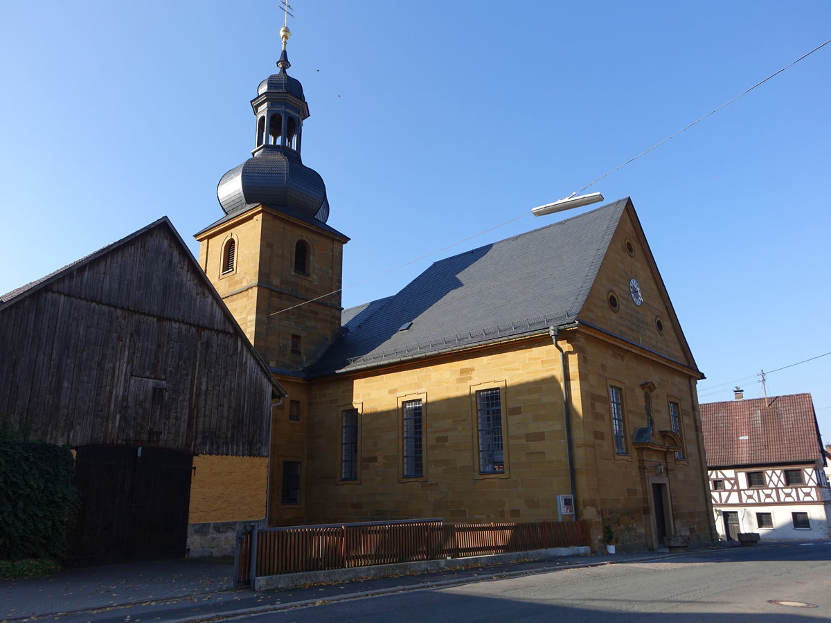 Wrgau, kath. Pfarrkirche St. Andreas, Saalbau mit Satteldach und eingezogenem, dreiseitig geschlossenem Chor, erbaut 1733 von Johann Knig (14.10.2018)