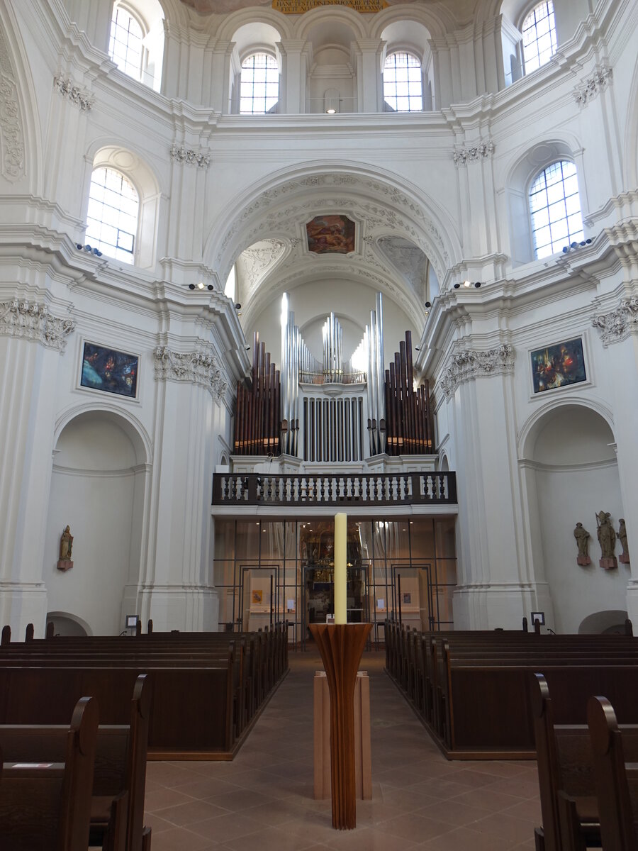 Wrzburg, Orgelempore in der Neumnsterkirche St. Johannes (21.02.2021)