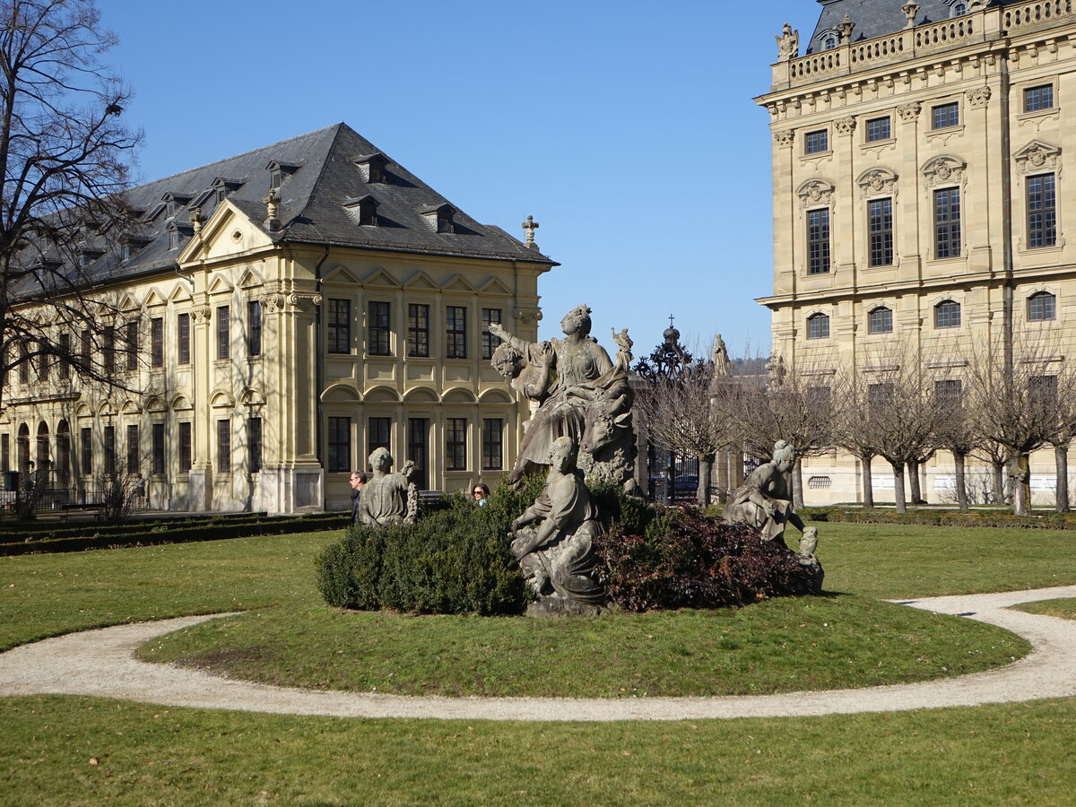 Wrzburg, Skulpturengruppe im Hofgarten (21.02.2021) 