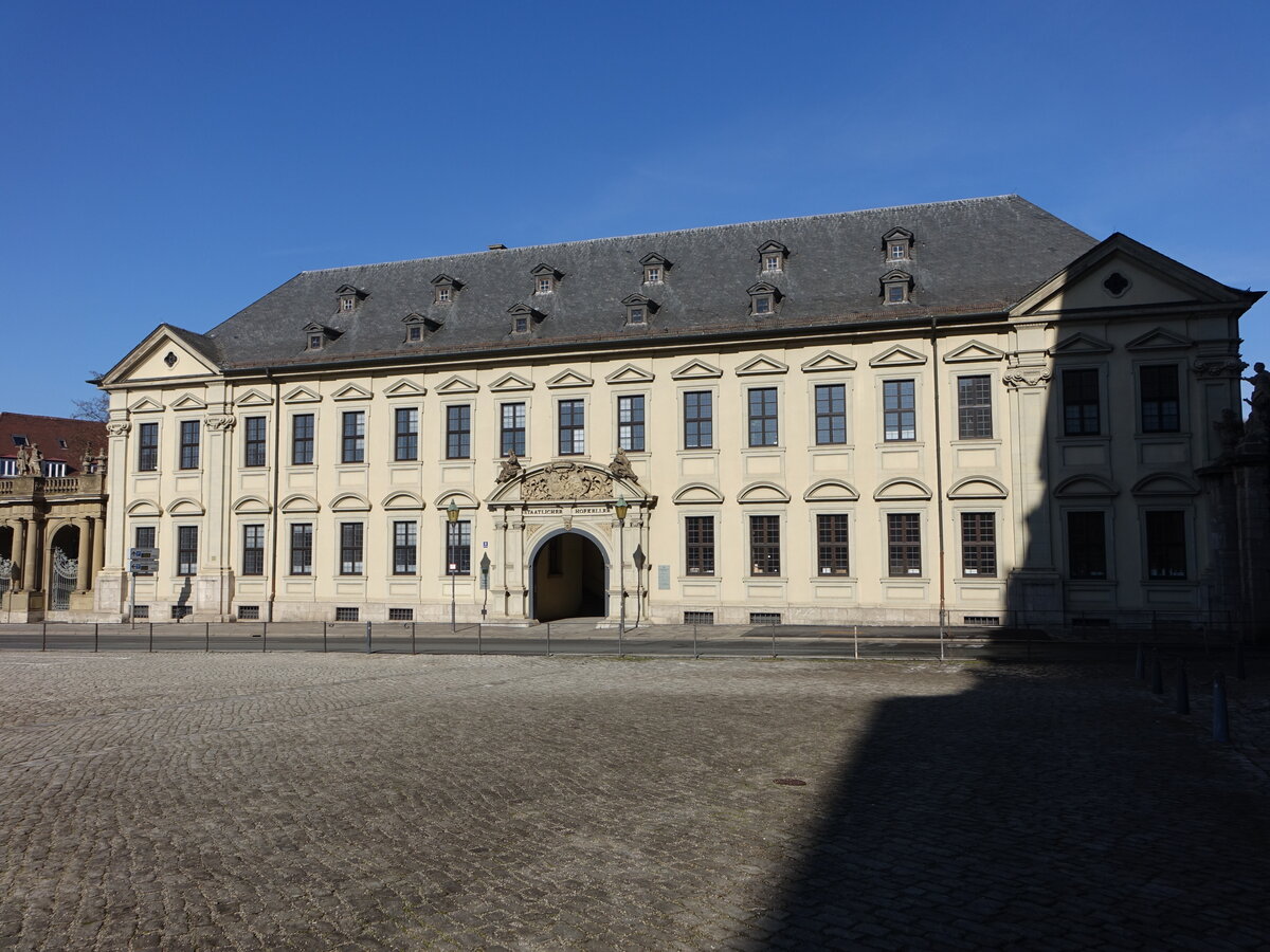 Wrzburg, staatlicher Hofkeller am Residenzplatz, Weingut im Besitz des Freistaates Bayern, erbaut 1700 von Antonio Petrini (21.02.2021)