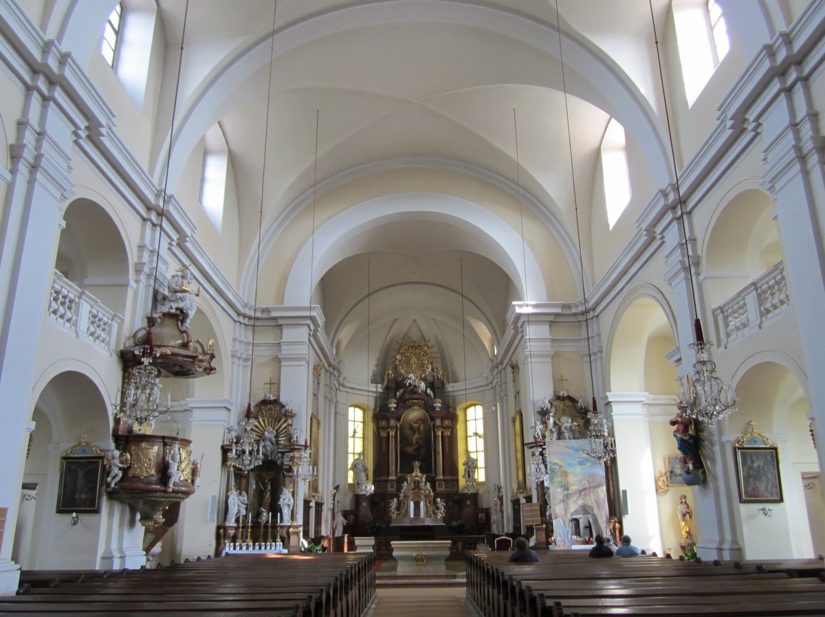 Wullersdorf, barocker Innenraum der St. Georg Kirche (19.04.2014)