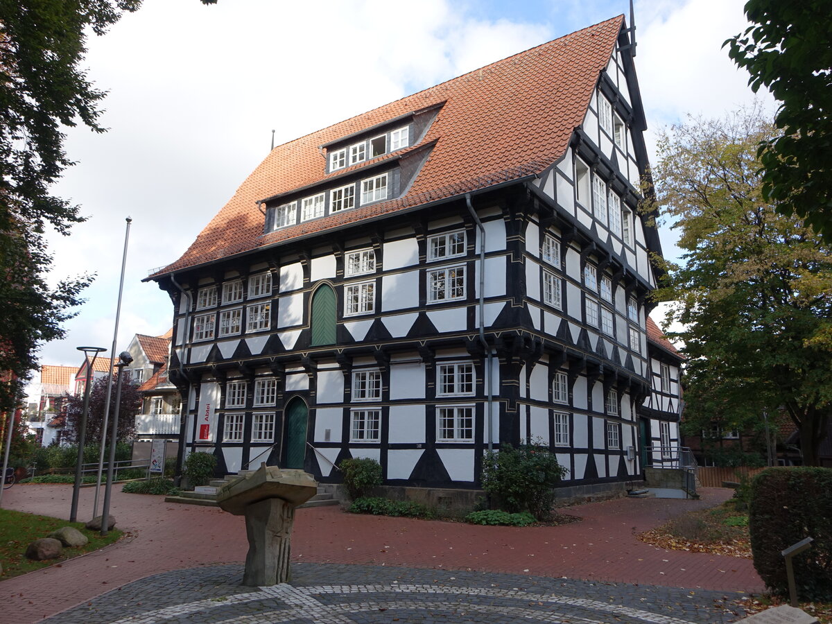 Wunstorf, ehem. Abteigebude, zweigeschossiges Fachwerkhaus von 1518 (07.10.2021)