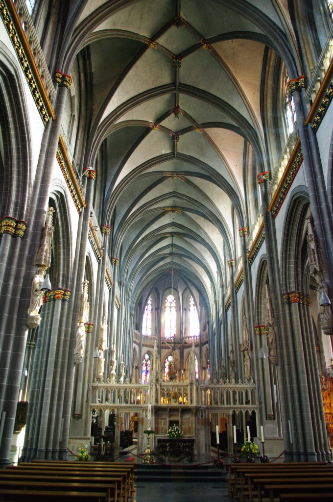 Xanten, Langschiff und Hochaltar im Dom St. Viktor (30.05.2011)