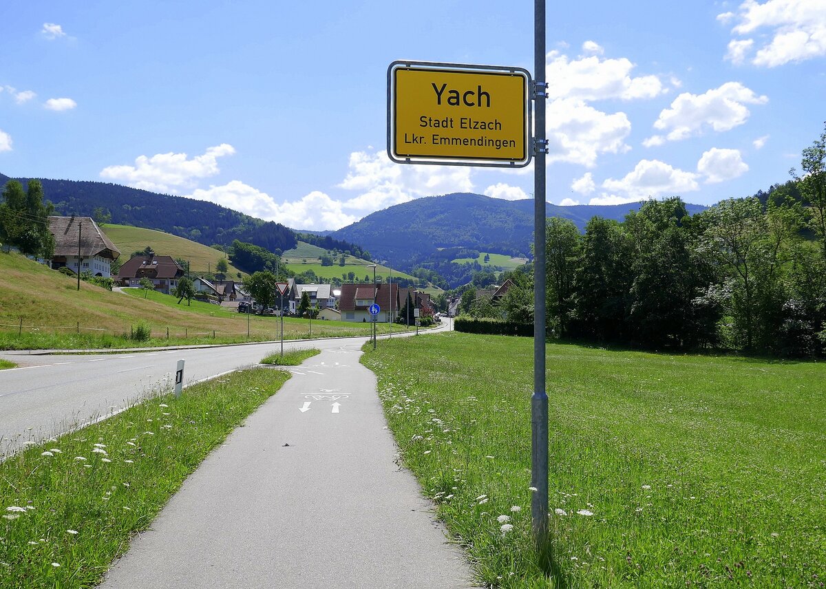 Yach, Ortseingang zum einzigen Ort in Deutschland, der mit Ypsilon anfngt, liegt im mittleren Schwarzwald, Juli 2022