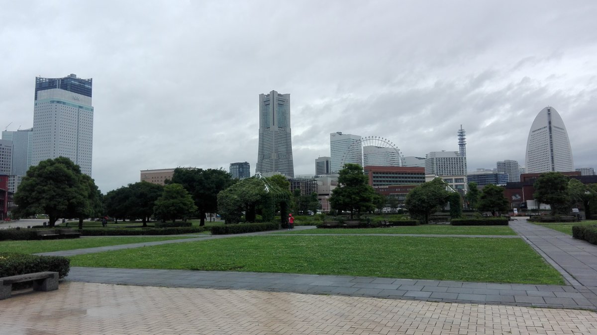 Yokohama. Blick auf die Skyline von Yokohama mit Cosmo Clock 21. Aufgenommen am 04.07.2019.