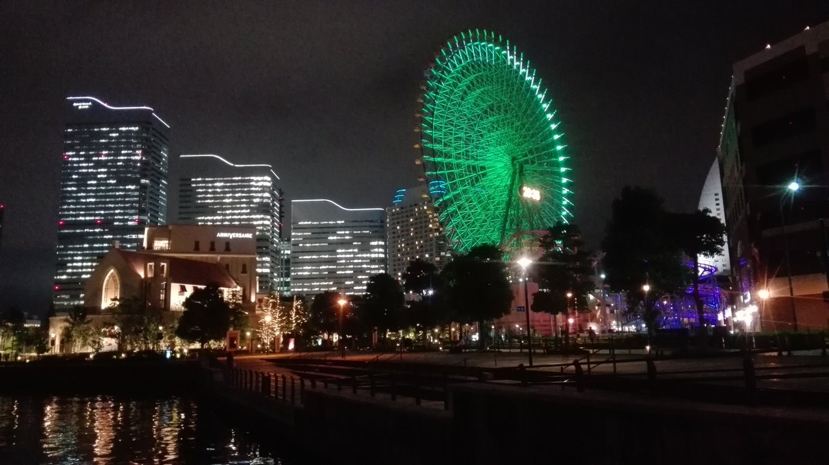 Yokohama. Skyline mit Cosmo Clock 21 Riesenrad bei Nacht. Aufgenommen am 03.07.2019.