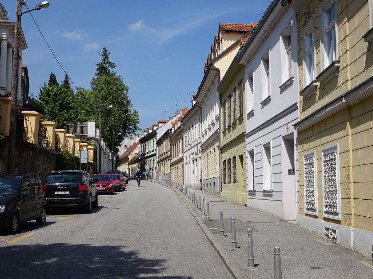 Zagreb, historische Huser in der Strae Pavla Radica in der Unterstadt (01.05.2017)