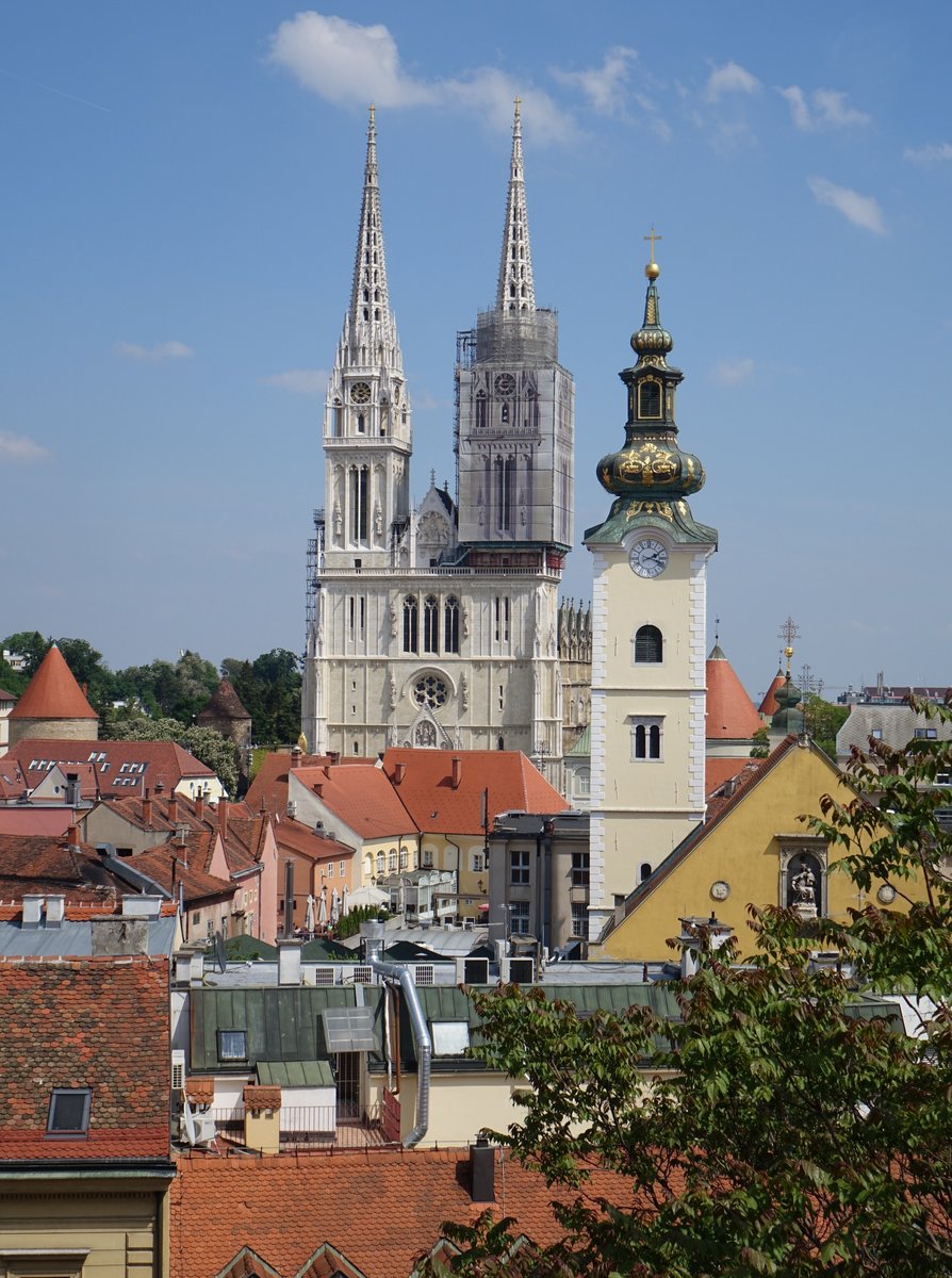 Zagreb, Kathedrale Maria Himmelfahrt und Kirchturm der St. Maria Kirche (01.05.2017)