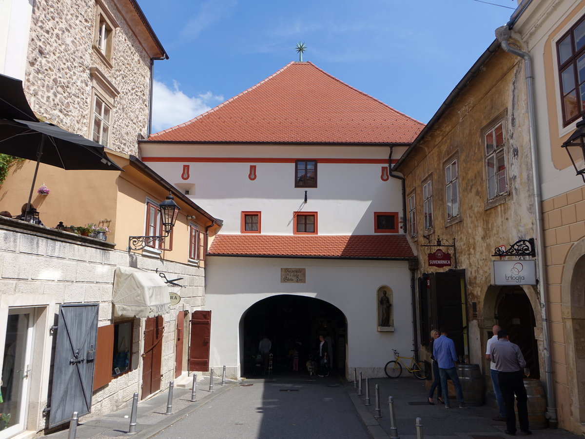 Zagreb, Kleintor am bergang von Unterstadt in die Oberstadt (01.05.2017)