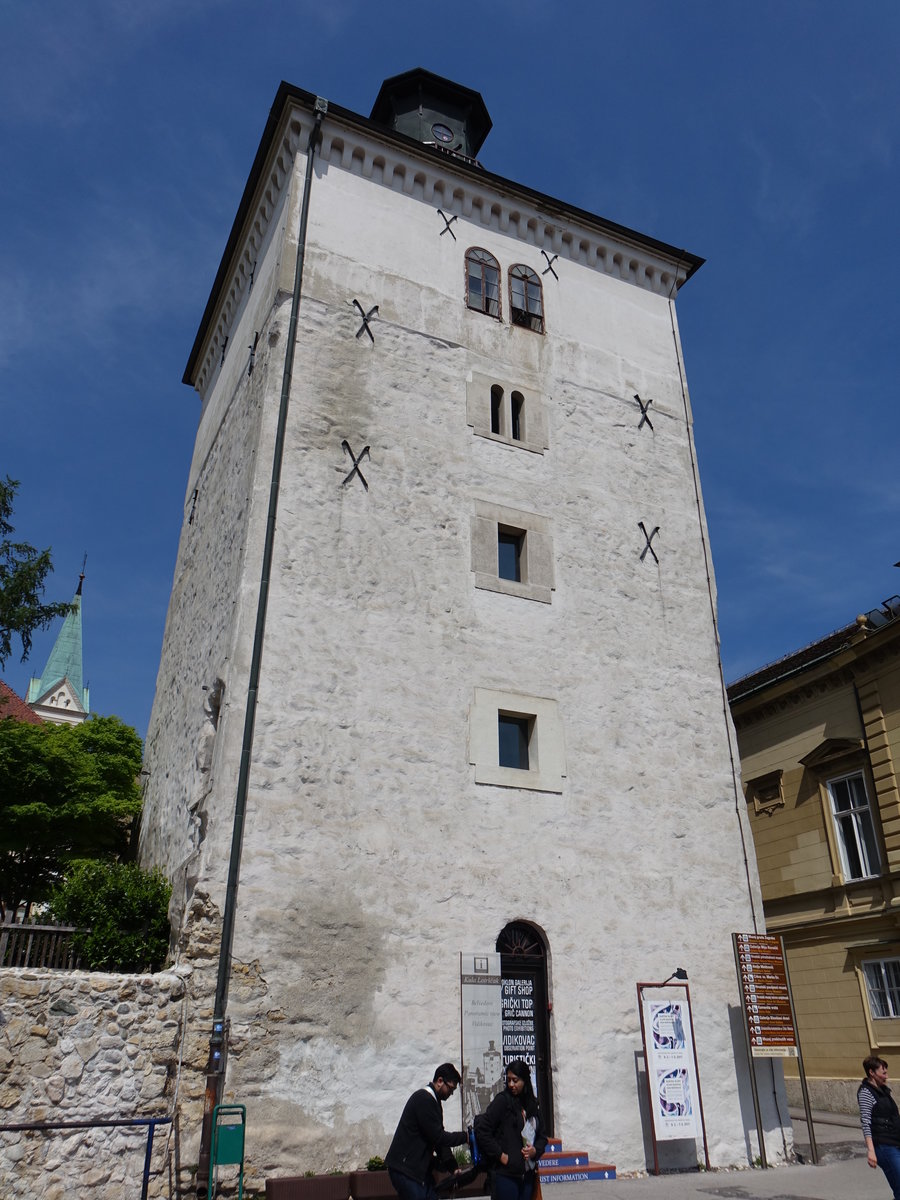 Zagreb, Lotrčak-Turm, erbaut im 13. Jahrhundert, steht in direkter Nhe zur Bergstation der Drahtseilbahn (01.05.2017)