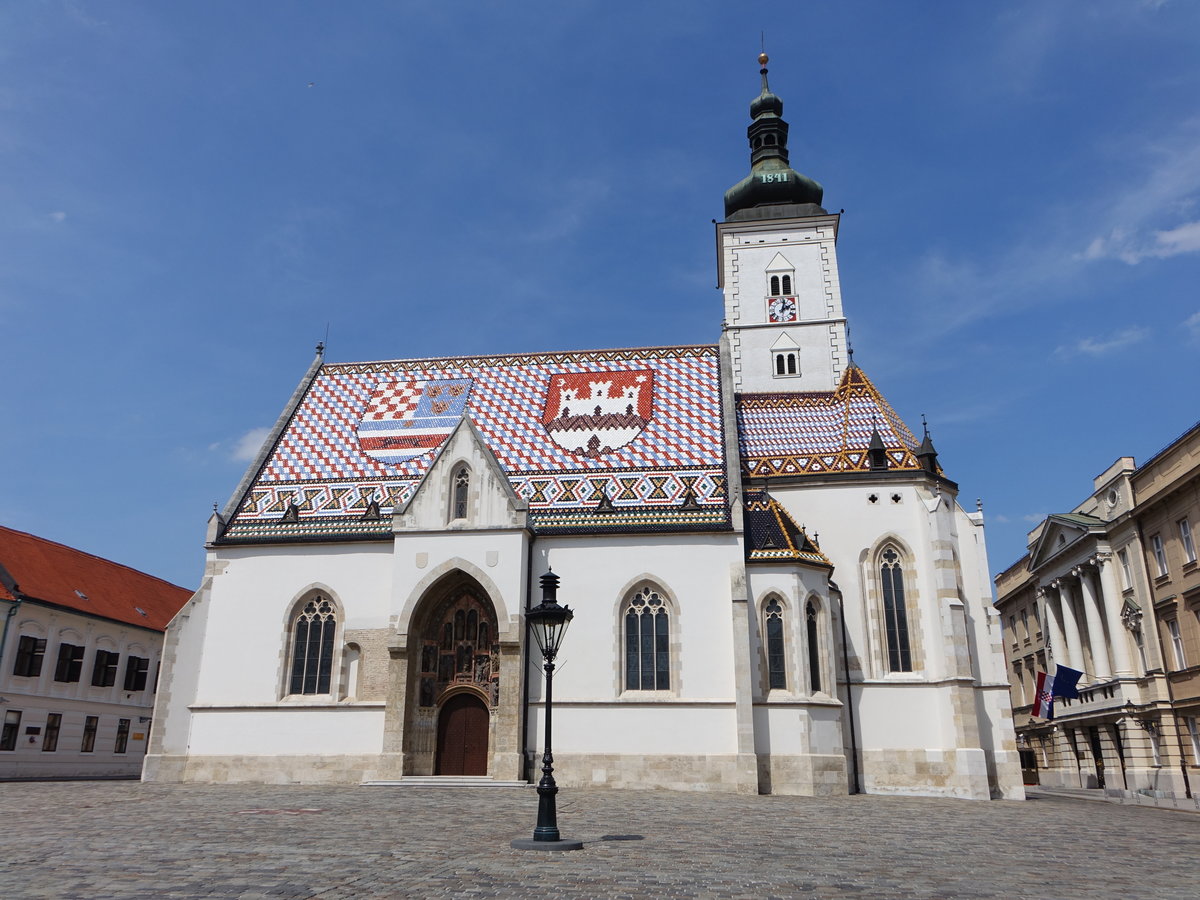 Zagreb, St. Markus Kirche  (Crkva svetog Marka), erbaut im 13. Jahrhundert, dreischiffige Hallenkirche, das Dach mit den zwei Wappen stammt aus dem Jahr 1880 (01.05.2017)