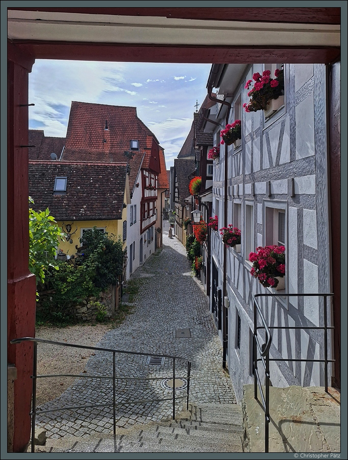 Zahlreiche Fachwerkhuser stehen in der Altstadt von berlingen. Die Luziengasse fhrt zum Mnsterplatz. (07.10.2023)