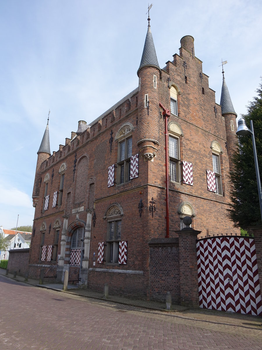 Zaltbommel, Huis van Maarten van Rossum in der Nonnenstraat, erbaut 1535 als Torbau fr das nie gebaute Schloss fr Maarten van Rossum, heute historisches Museum der Stadt (09.05.2016)