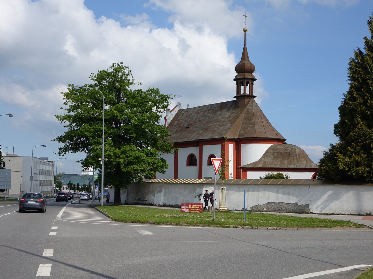 Zdar nad Sazavou/ Saar, Heilige-Dreifaltigkeits-Kirche, ursprngliche Spital- und Friedhofskapelle, erbaut im 18. Jahrhundert (01.06.2019)