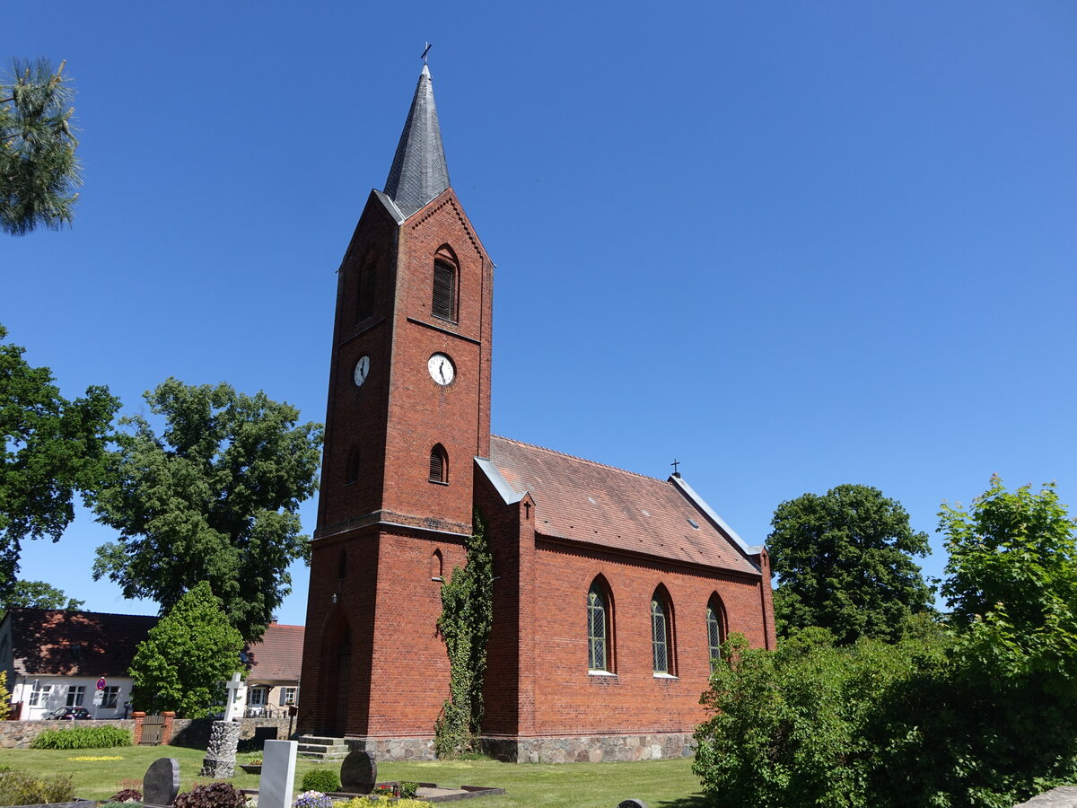 Zechow, evangelische Kirche, neugotischer Ziegelbau, erbaut von 1846 bis 1847 (29.05.2026)