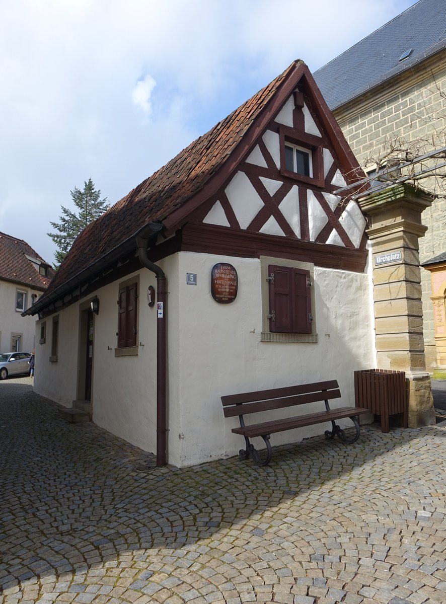 Zeil am Main, ehem. Ratsdienerwohnung und Hirtenhaus am Kirchplatz, erbaut im 17. Jahrhundert, heute Fremdenverkehrsbro (26.03.2016)