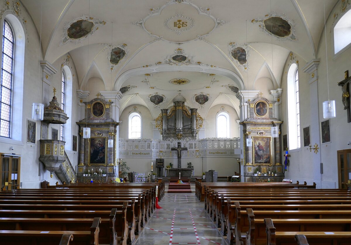 Zell a.H., Blick zum Altar in der Stadtkirche St.Symphorian, Juli 2021